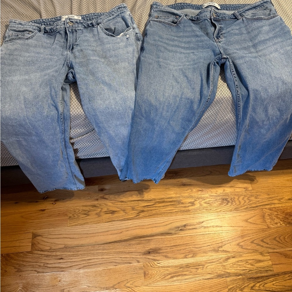 Hollister Low-Rise Relaxed Straight Jeans in Light Blue